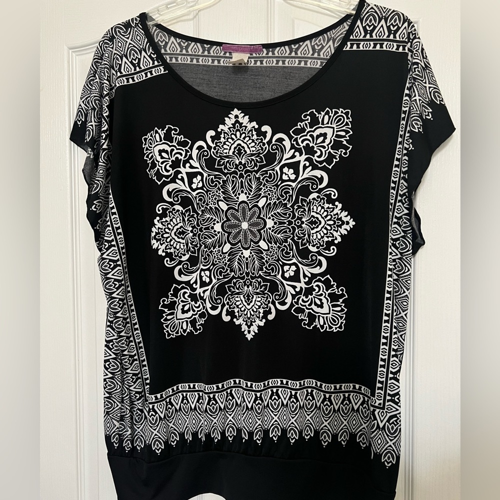 Beautiful design, high waist cut maternity top.